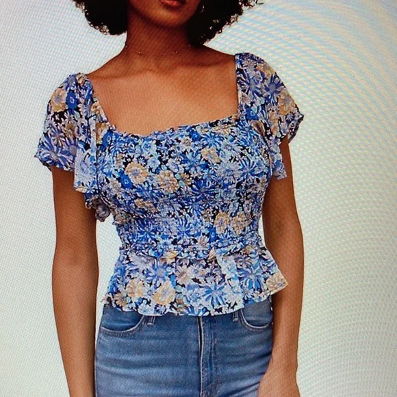 NWOT - ASTR THE LABEL January Floral-Print Flutter Sleeve Crop Top - Sz L - Picture 1 of 16